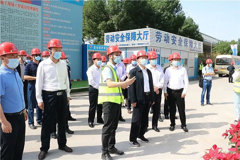 國務院檢查組領導蒞臨我司承建的北湖核心區東側片區B地塊安置房項目檢查指導